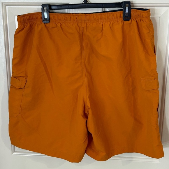 LL Bean Men’s XL Mesh Lined Cargo Swim Shorts - Picture 3 of 8